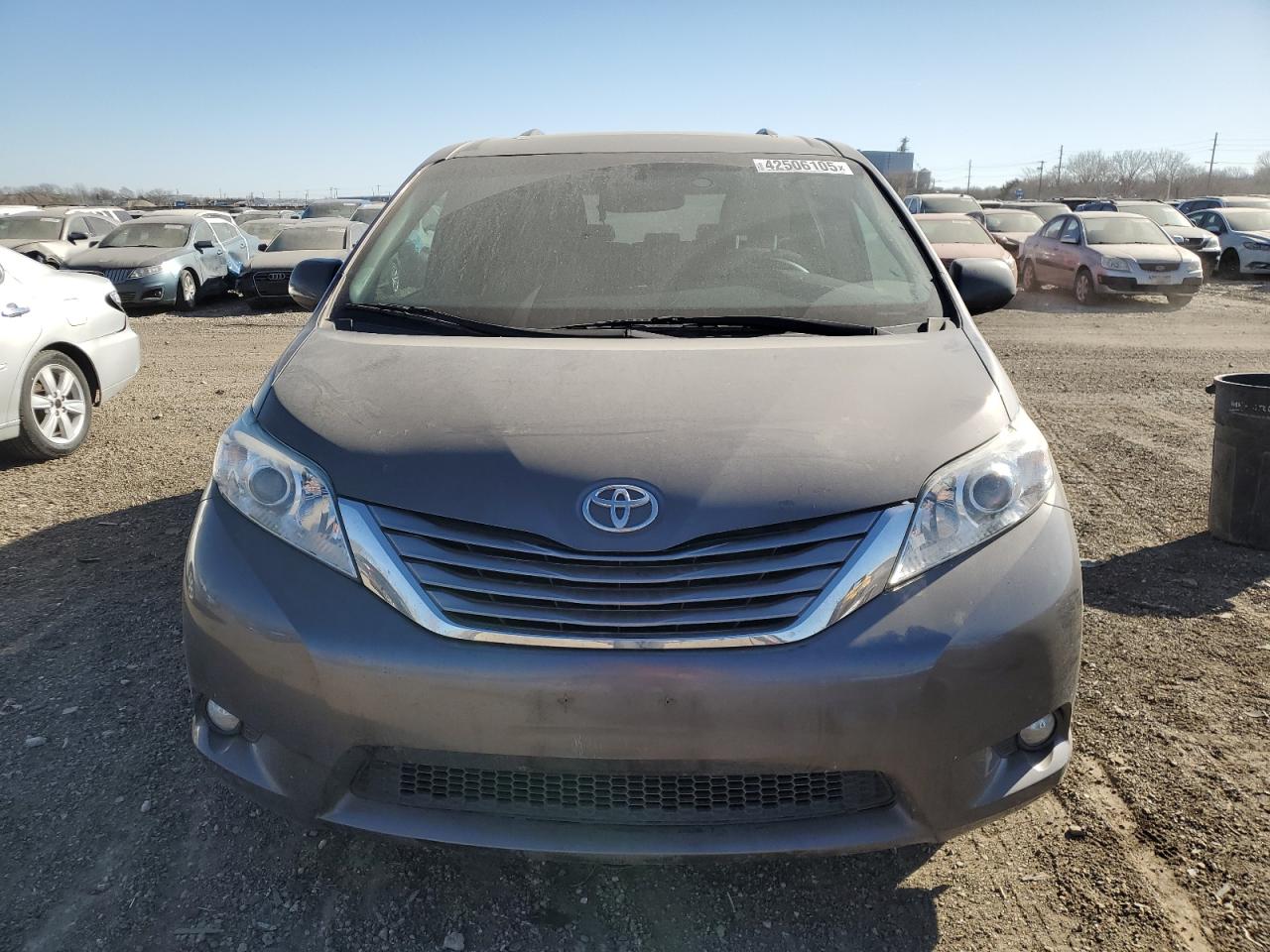 2017 Toyota Sienna VIN 5TDYZ3DC8HS880422 Copart auction photo, rear end damage thumbnail 5