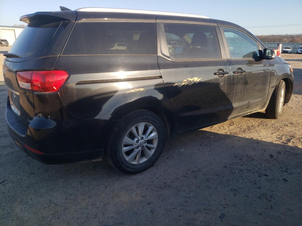 2017 KIA Sedona VIN KNDMB5C16H6233502 Copart auction photo, front end / minor dent/scratches damage thumbnail 3