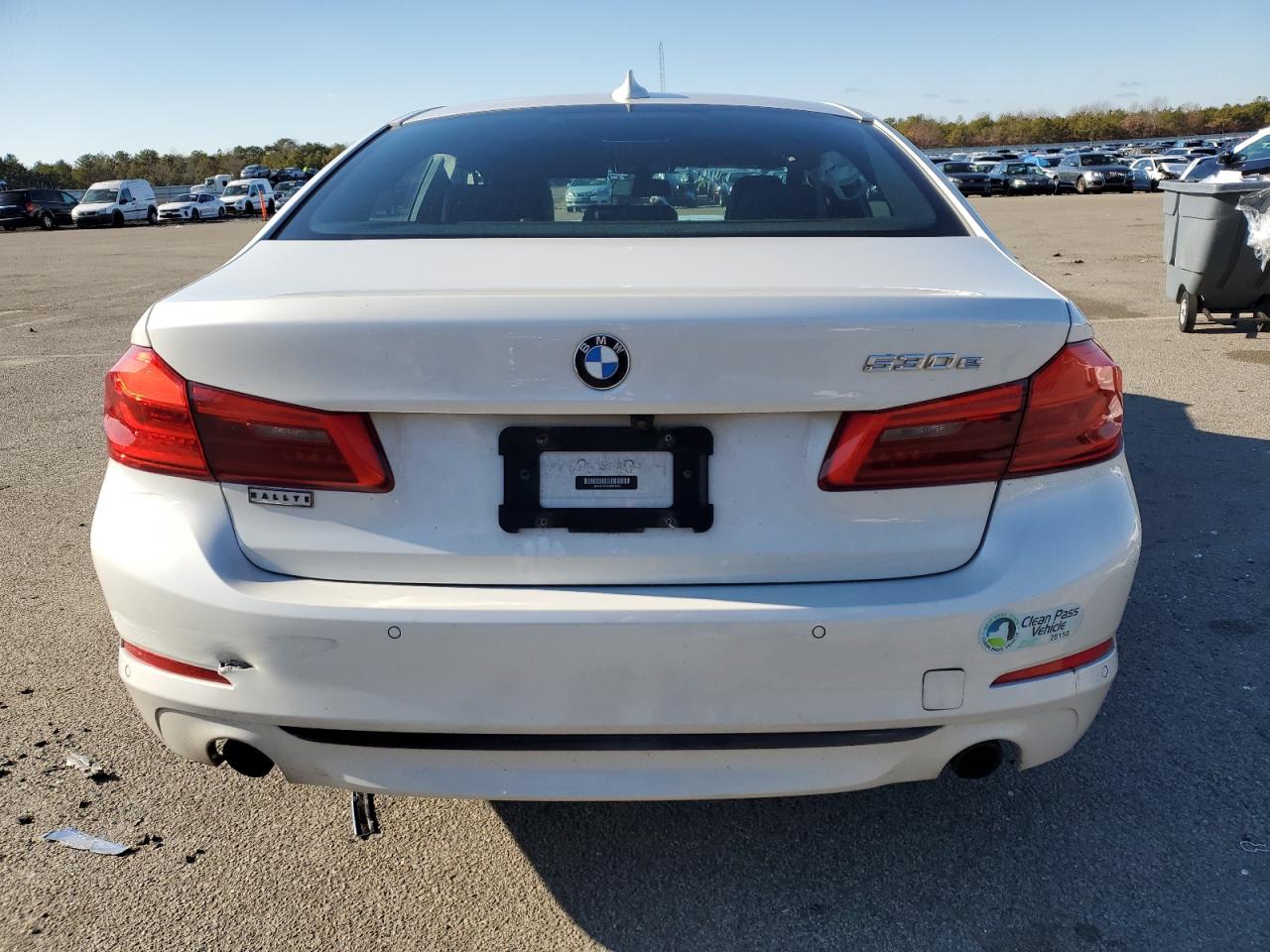 2019 BMW 5er VIN WBAJB1C5XKB375913 Copart auction photo, front end / minor dent/scratches damage thumbnail 6