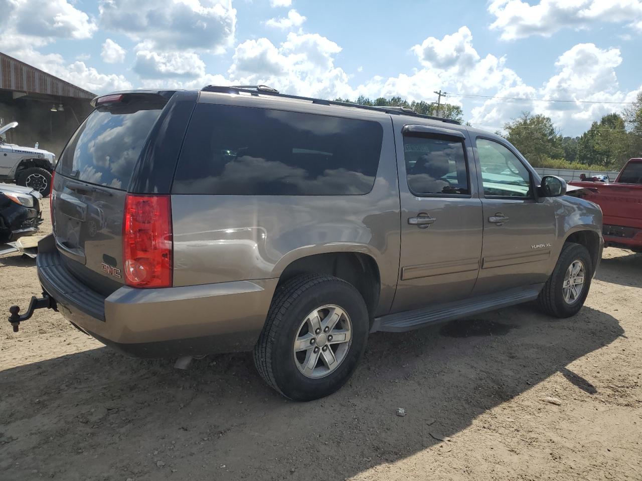 2013 GMC Yukon VIN 1GKS1HE04DR186564 Copart auction photo, front end damage thumbnail 3