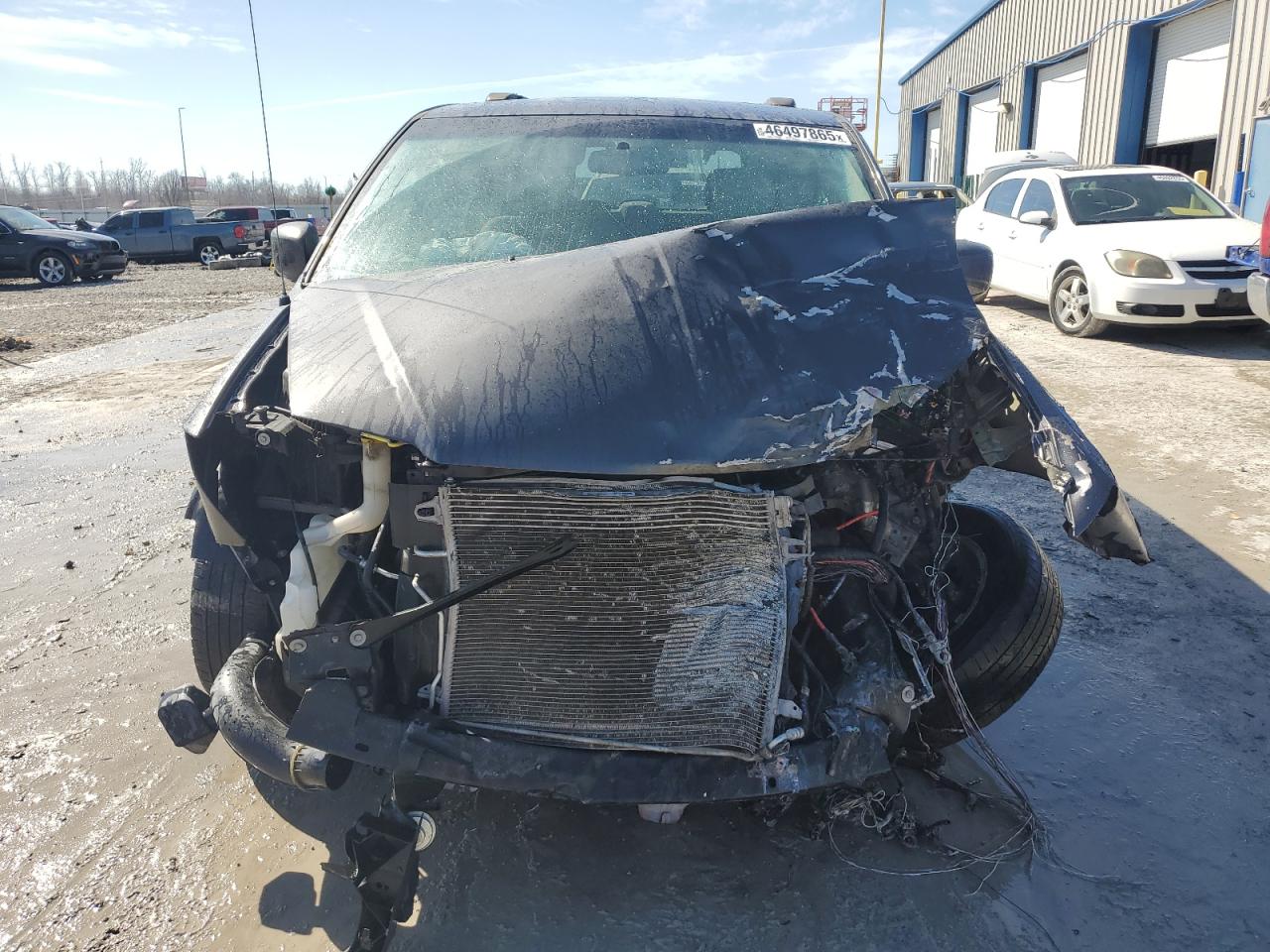 2015 Chrysler Town & Country VIN 2C4RC1BG7FR716665 Copart auction photo, front end / minor dent/scratches damage thumbnail 5