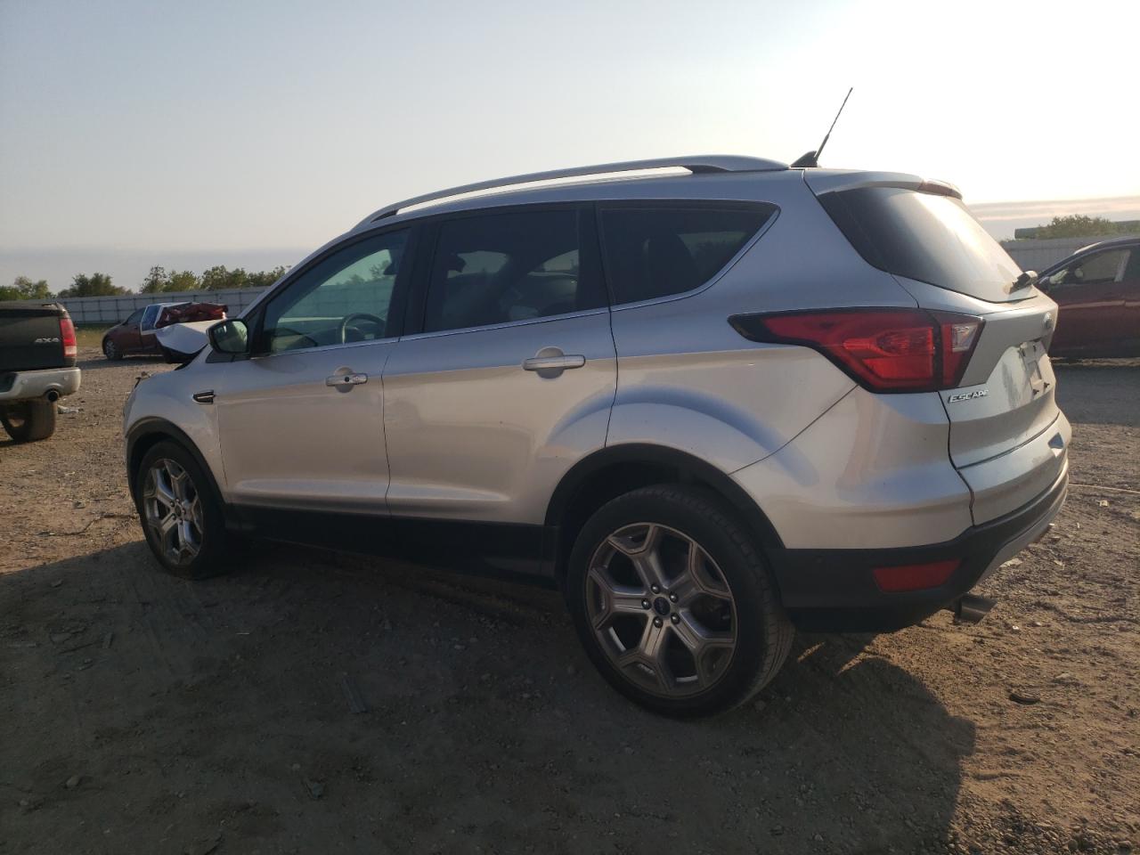 2019 Ford Escape VIN 1FMCU0J98KUA78936 Copart auction photo, front end / minor dent/scratches damage thumbnail 2
