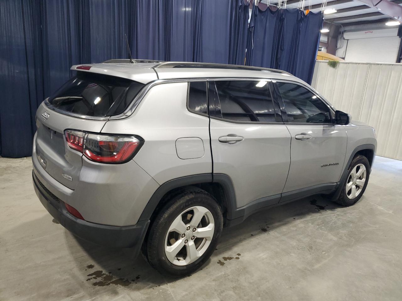 2018 Jeep Compass VIN 3C4NJCBB6JT194332 Copart auction photo, burn damage thumbnail 3