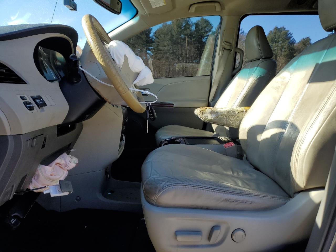 2011 Toyota Sienna VIN 5TDYK3DC2BS119963 Copart auction photo, front end damage thumbnail 7