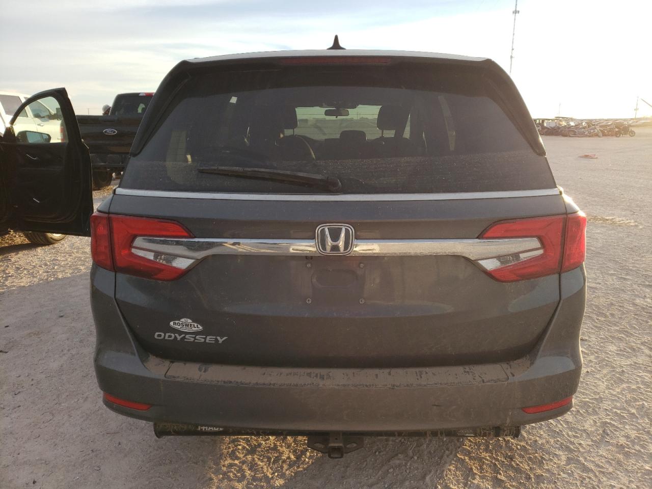 2018 Honda Odyssey VIN 5FNRL6H56JB052978 Copart auction photo, water/flood damage thumbnail 6
