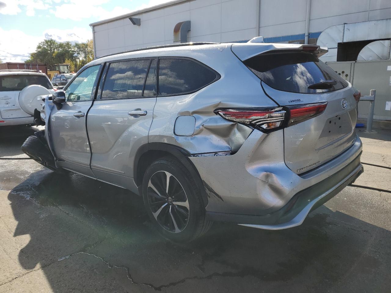 2021 Toyota Highlander VIN 5TDJZRBH1MS083135 Copart auction photo, side / front end damage thumbnail 2