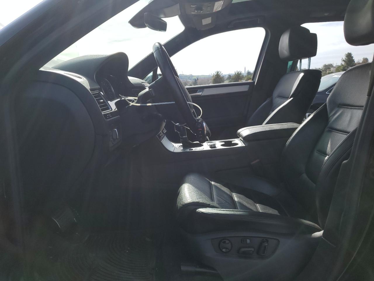 2017 Volkswagen Touareg VIN WVGRF7BP2HD000803 Copart auction photo, rear end / all over damage thumbnail 7
