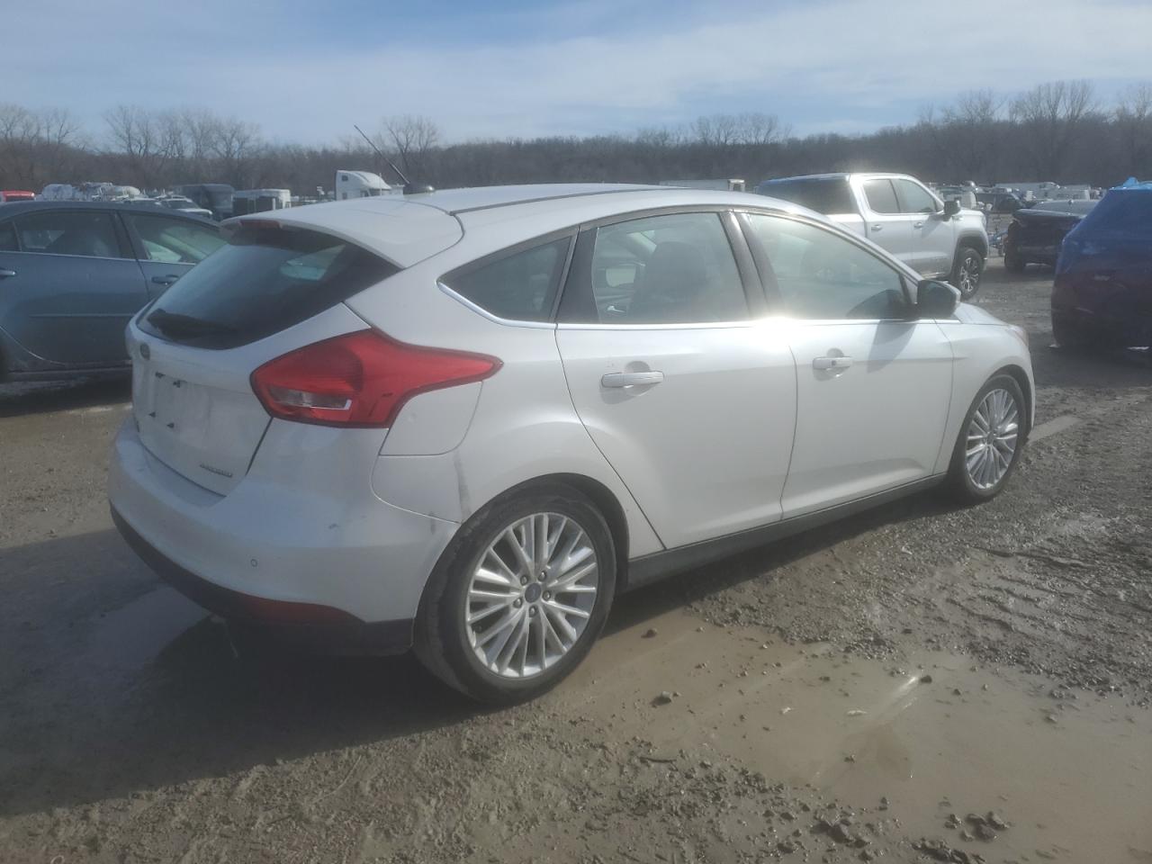 2018 Ford Focus VIN 1FADP3N29JL216816 Copart auction photo, undercarriage damage thumbnail 3