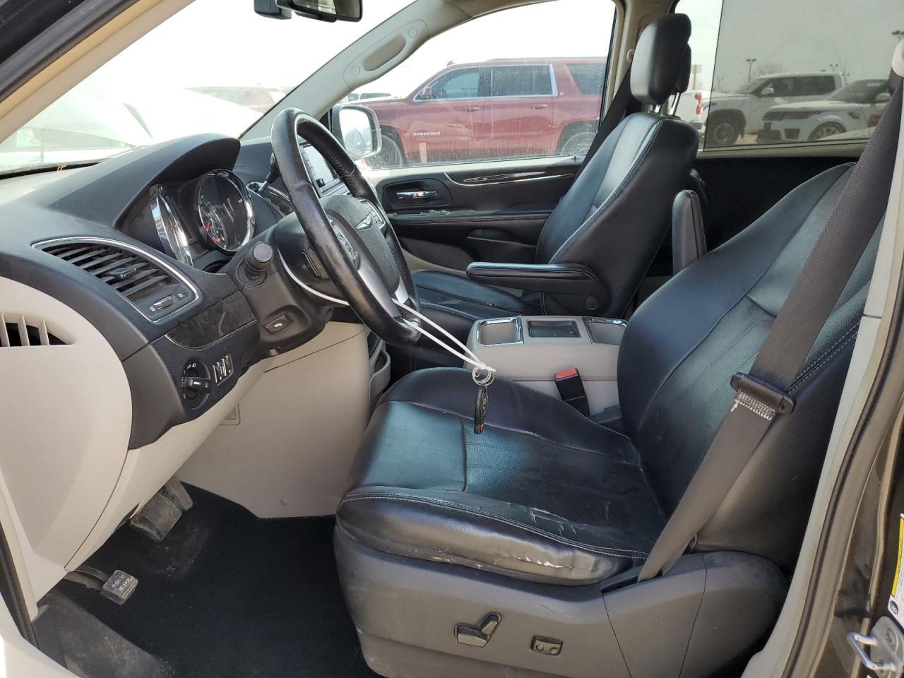 2011 Chrysler Town & Country VIN 2A4RR8DG2BR703783 Copart auction photo, front end / minor dent/scratches damage thumbnail 7