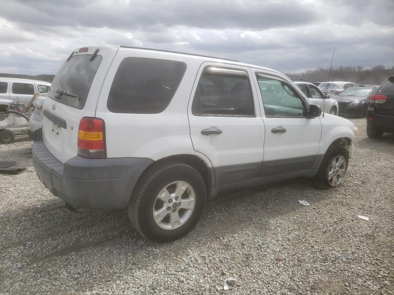 2007 Ford Escape VIN 1FMYU03157KA49619 Copart auction photo, front end / minor dent/scratches damage thumbnail 3