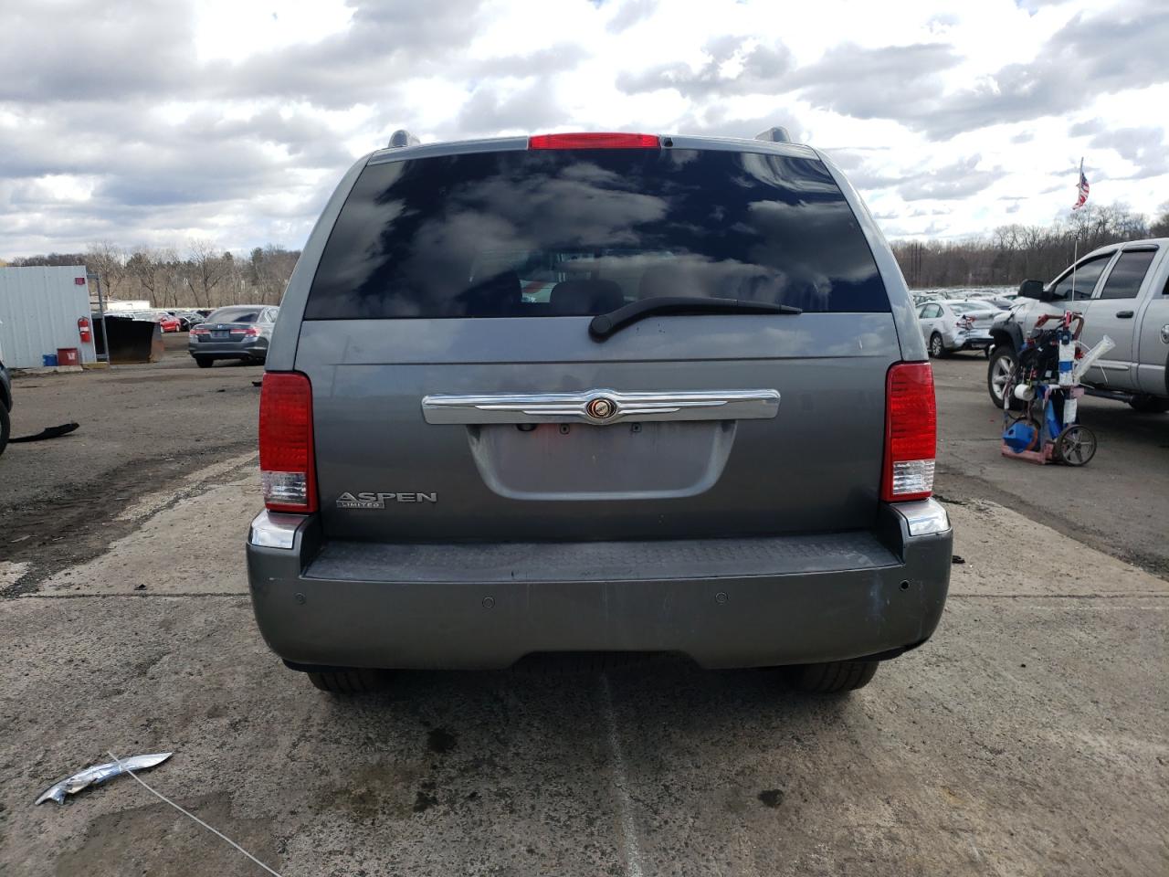 2008 Chrysler Aspen VIN 1A8HW58N08F147290 Copart auction photo, front end / minor dent/scratches damage thumbnail 6