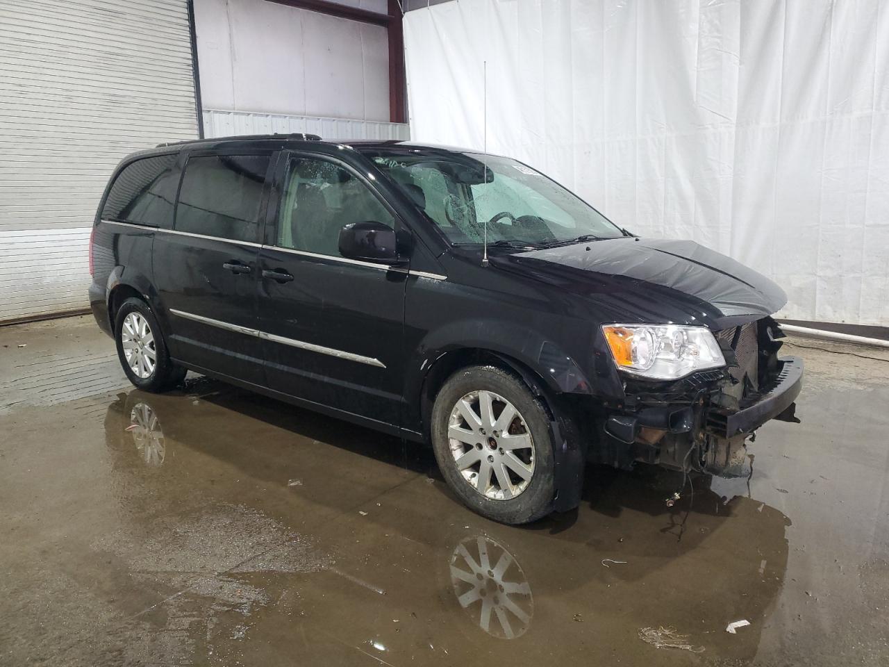 2015 Chrysler Town & Country VIN 2C4RC1BG4FR588580 Copart auction photo, front end damage thumbnail 4