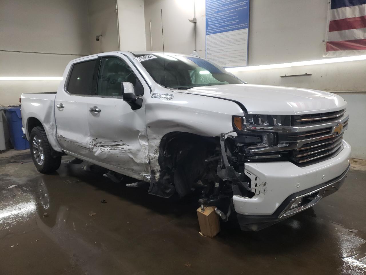 2022 Chevrolet Silverado VIN 3GCUYHED0NG201680 Copart auction photo, side / front end damage thumbnail 4