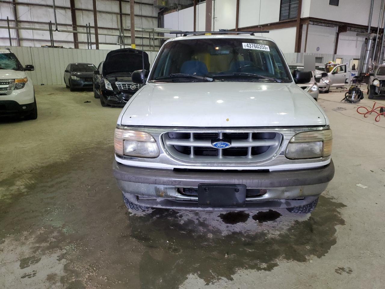 1995 Ford Explorer VIN 1FMDU34X8SUA46374 Copart auction photo, front end damage thumbnail 5