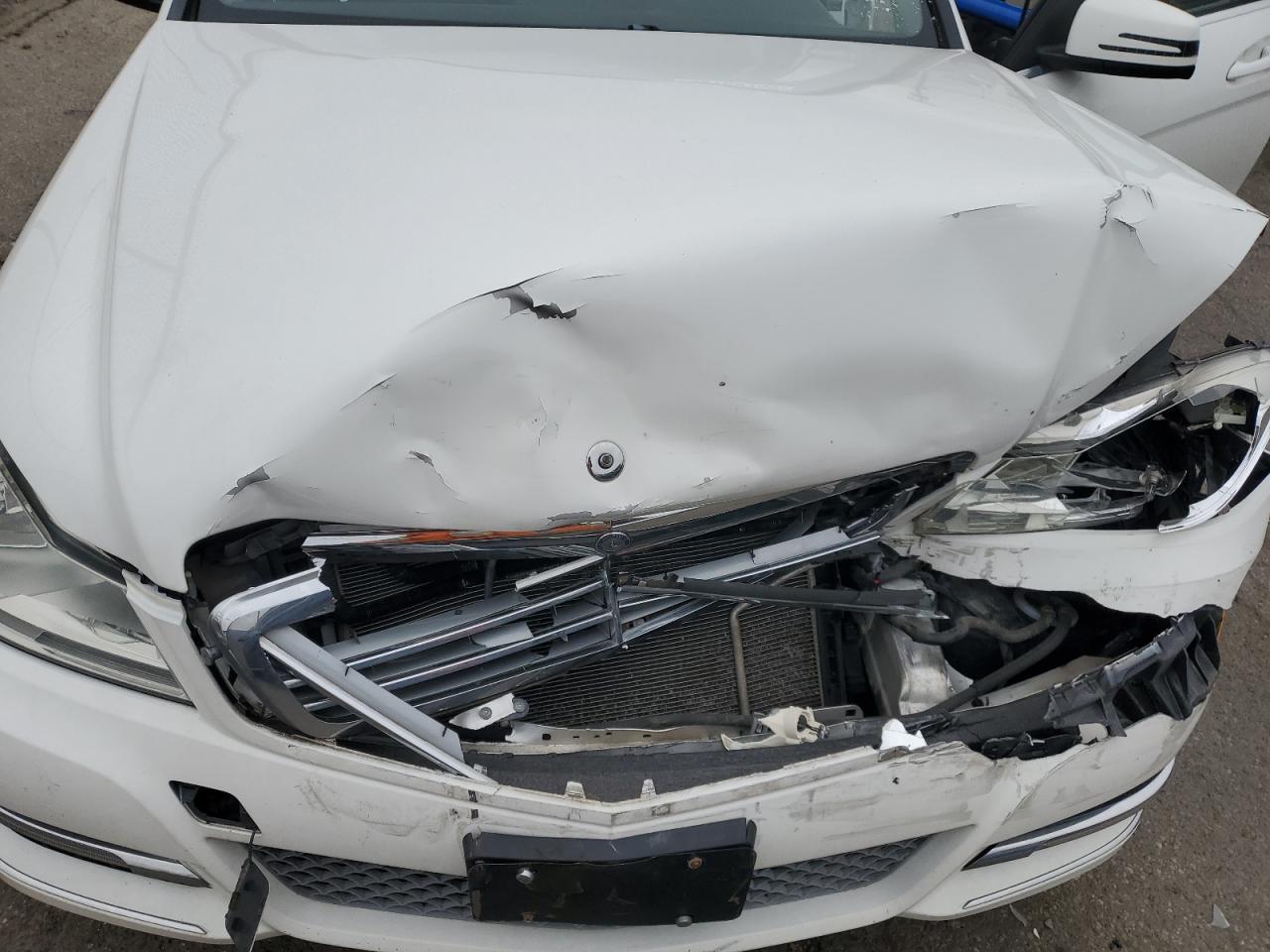 2013 Mercedes-Benz C-klasse VIN WDDGF8ABXDA881016 Copart auction photo, front end damage thumbnail 11