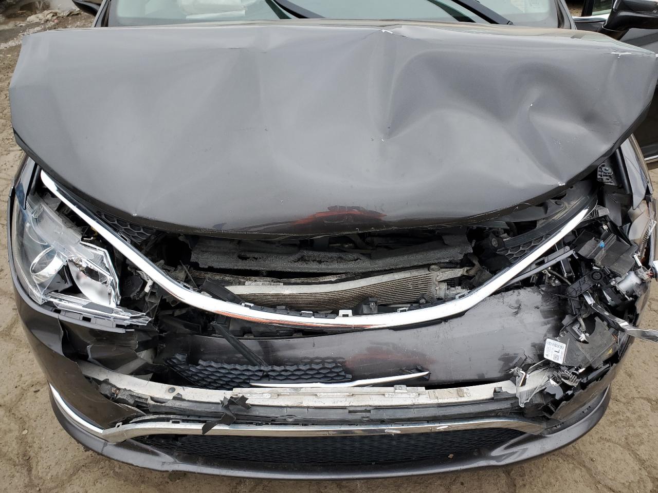 2019 Chrysler Pacifica VIN 2C4RC1GG8KR657614 Copart auction photo, front end damage thumbnail 14