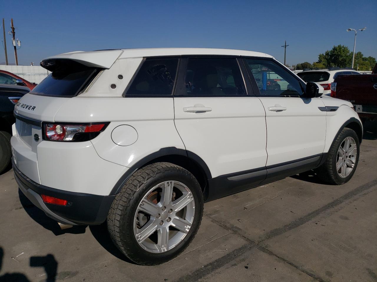 2014 Land Rover Range Rover VIN SALVP2BG3EH939586 Copart auction photo, front end / minor dent/scratches damage thumbnail 3