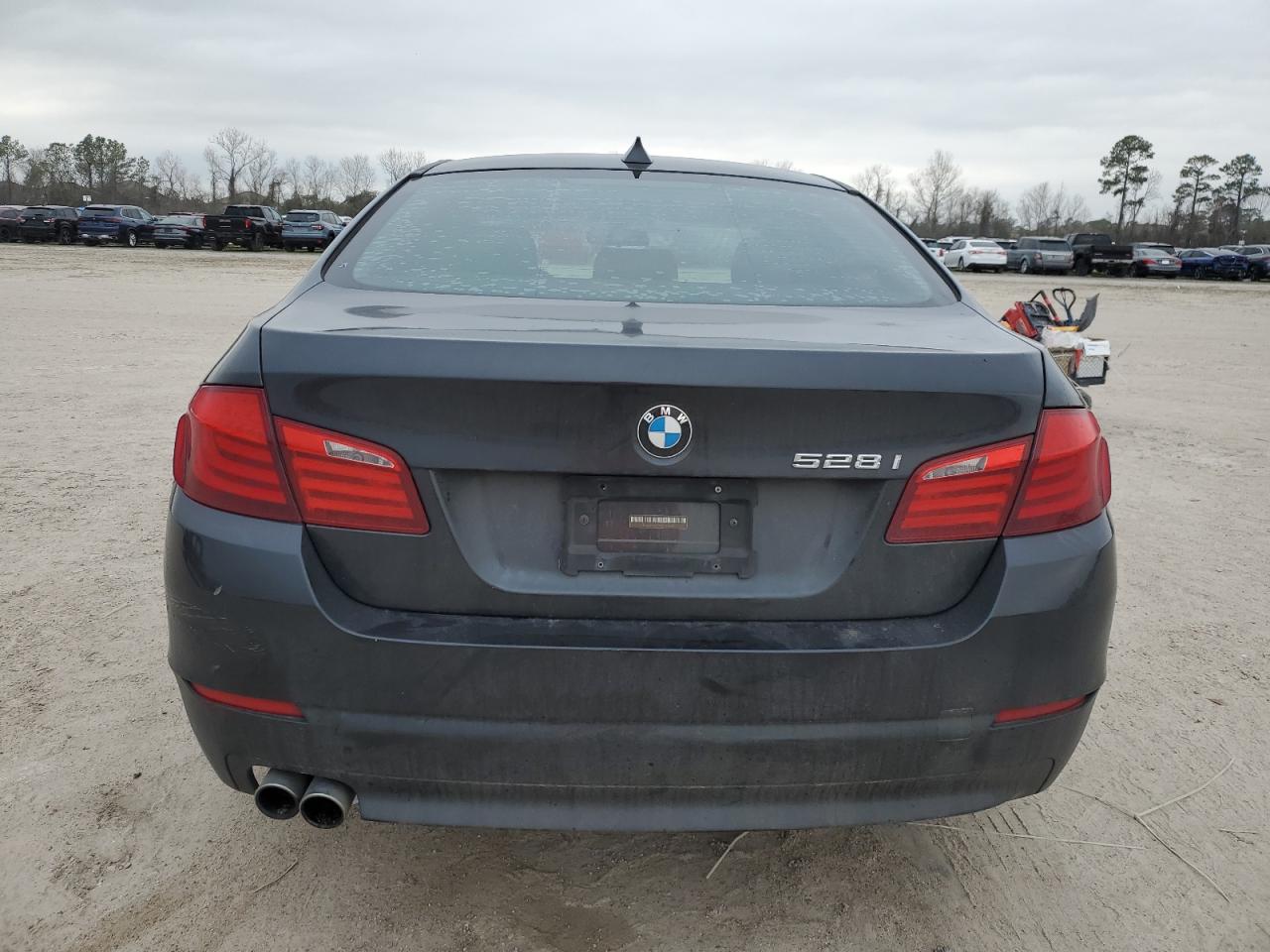 2011 BMW 5er VIN WBAFR1C55BC748660 Copart auction photo, side / minor dent/scratches damage thumbnail 6