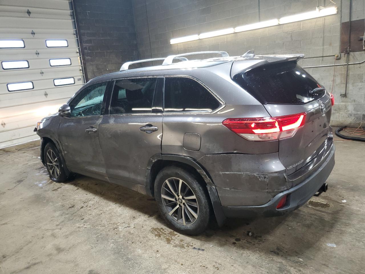 2017 Toyota Highlander VIN 5TDJZRFHXHS450811 Copart auction photo, side damage thumbnail 2