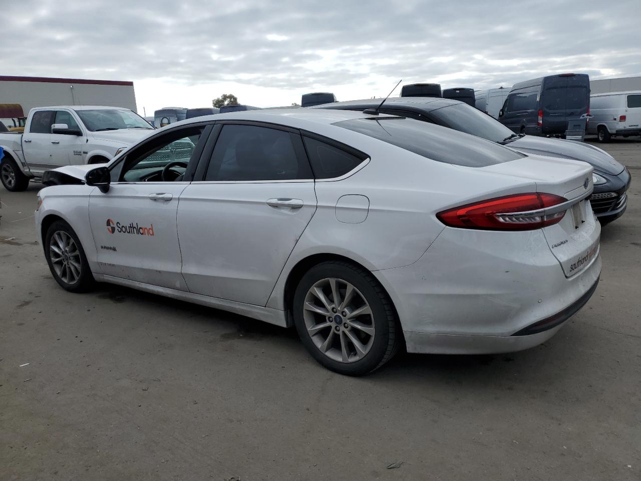 2017 Ford Fusion VIN 3FA6P0LU8HR143770 Copart auction photo, front end damage thumbnail 2