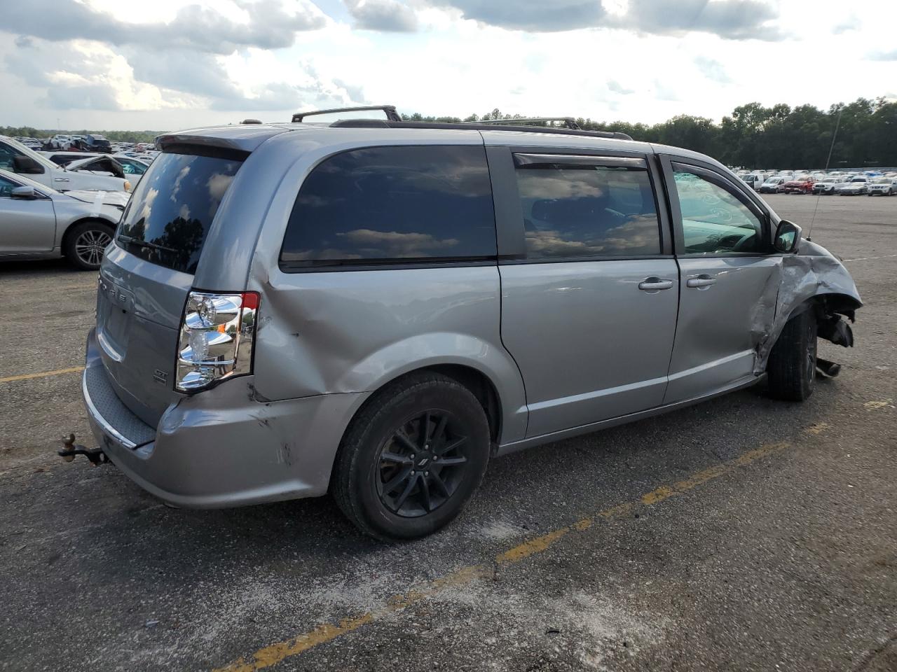 2019 Dodge Caravan VIN 2C4RDGEG3KR693911 Copart auction photo, front end / side damage thumbnail 3
