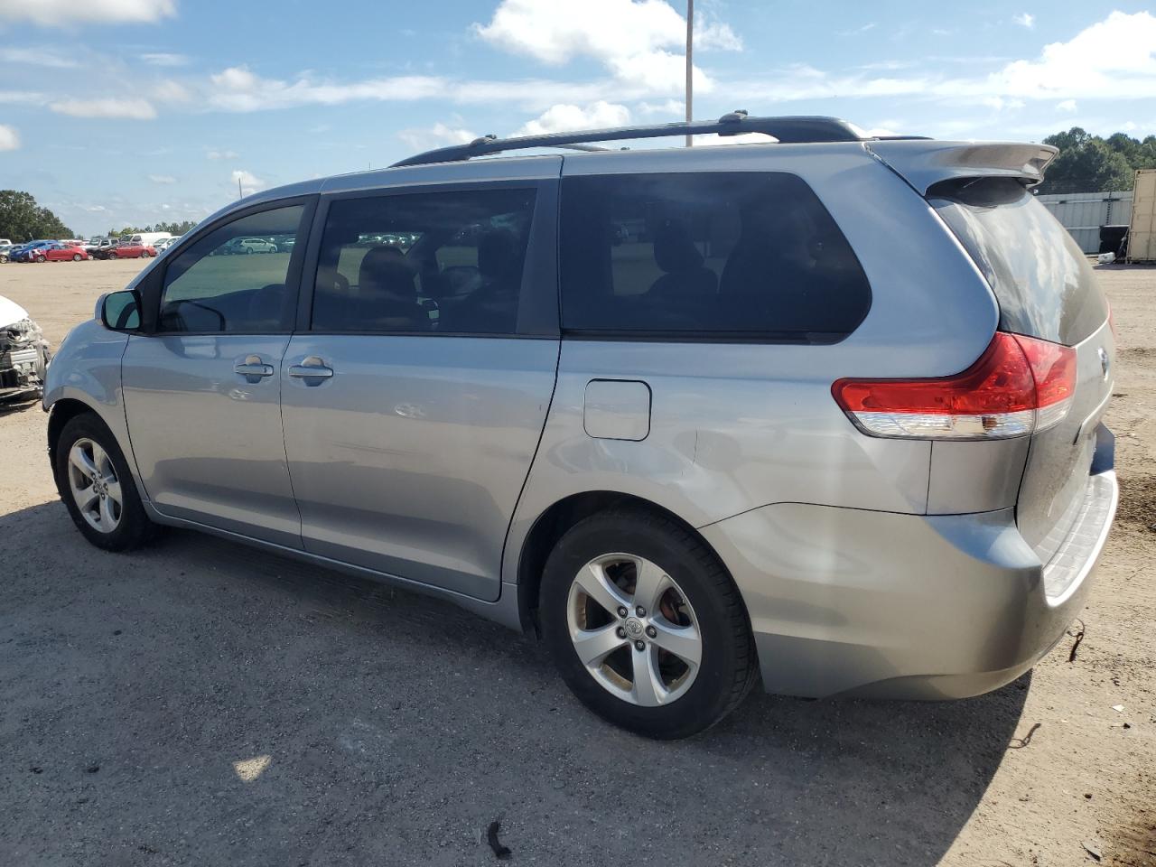 2013 Toyota Sienna VIN 5TDJK3DC9DS066652 Copart auction photo, front end damage thumbnail 2