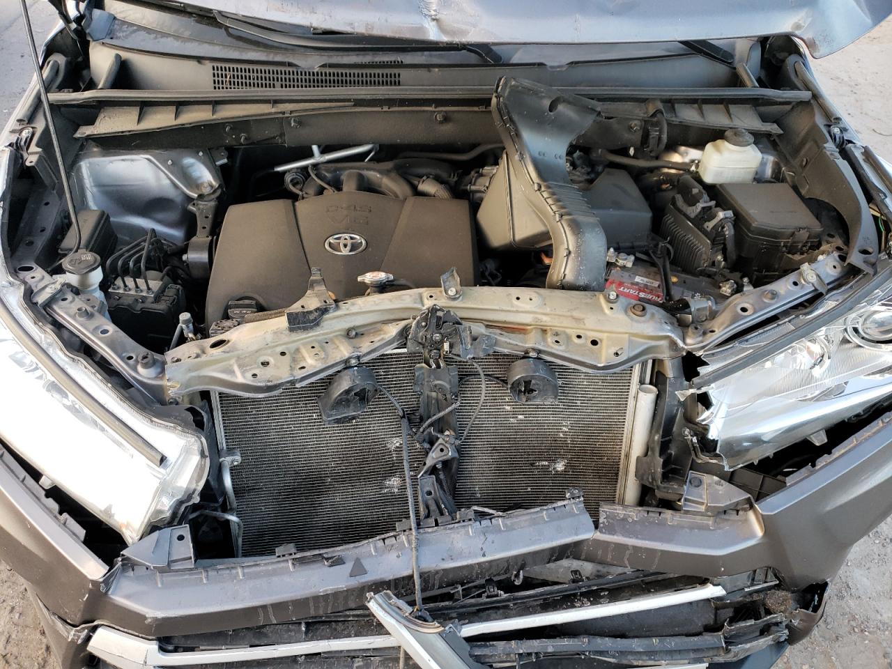 2018 Toyota Highlander VIN 5TDJZRFH7JS559362 Copart auction photo, front end / minor dent/scratches damage thumbnail 12