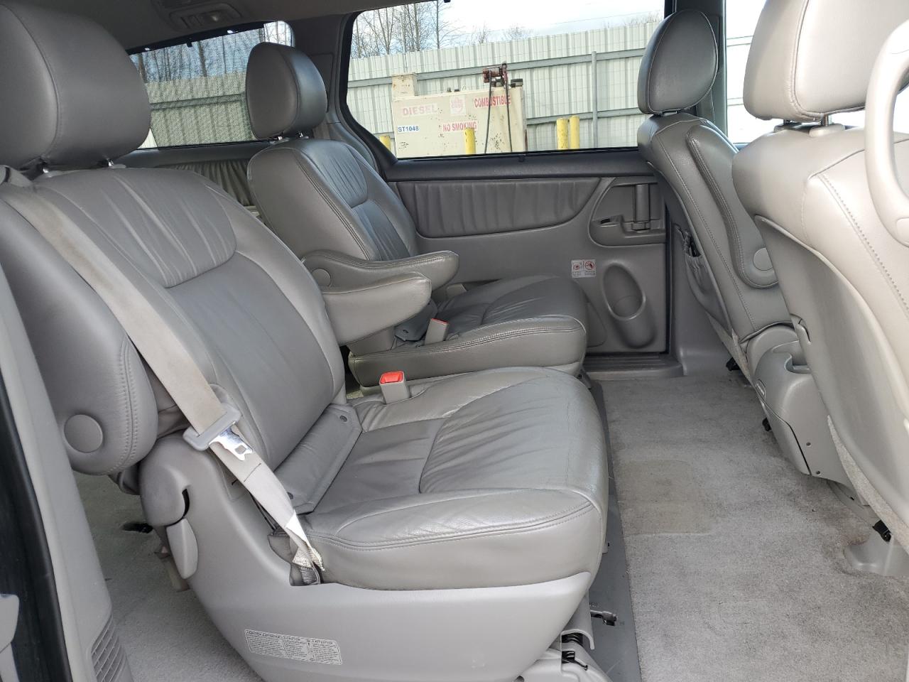 2010 Toyota Sienna VIN 5TDDK4CC0AS032292 Copart auction photo, minor dent/scratches damage thumbnail 11