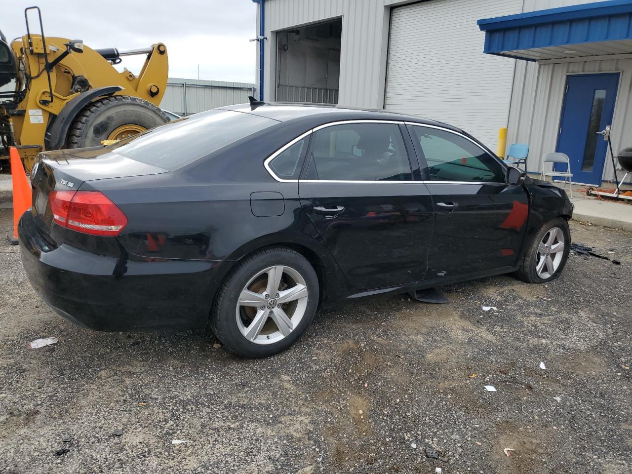2015 Volkswagen Passat VIN 1VWBS7A35FC007017 Copart auction photo, front end / minor dent/scratches damage thumbnail 3