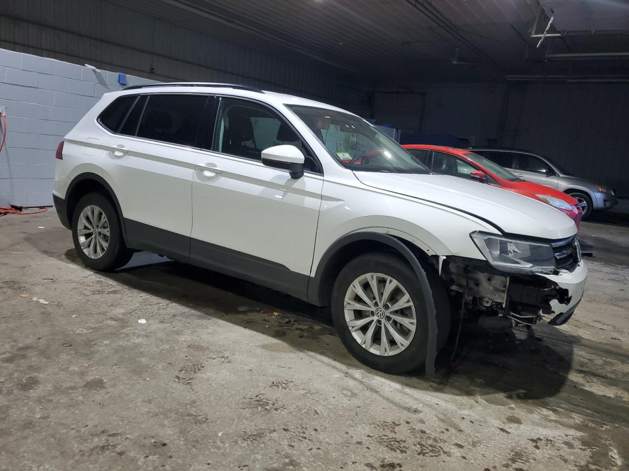 2019 Volkswagen Tiguan VIN 3VV0B7AX0KM177700 Copart auction photo, front end / minor dent/scratches damage thumbnail 4