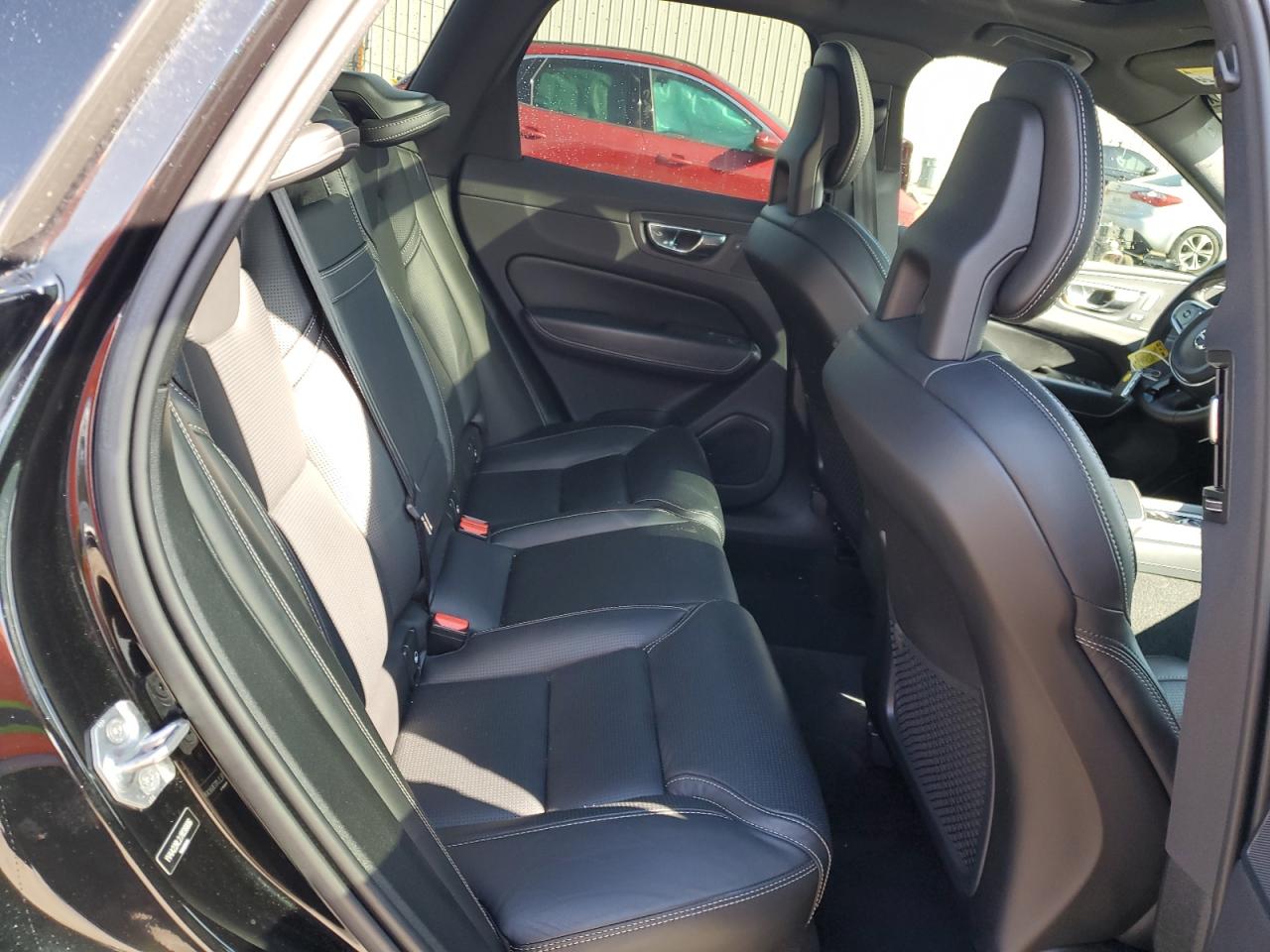 2018 Volvo XC60 VIN YV4A22RL2J1036806 Copart auction photo, front end / side damage thumbnail 11