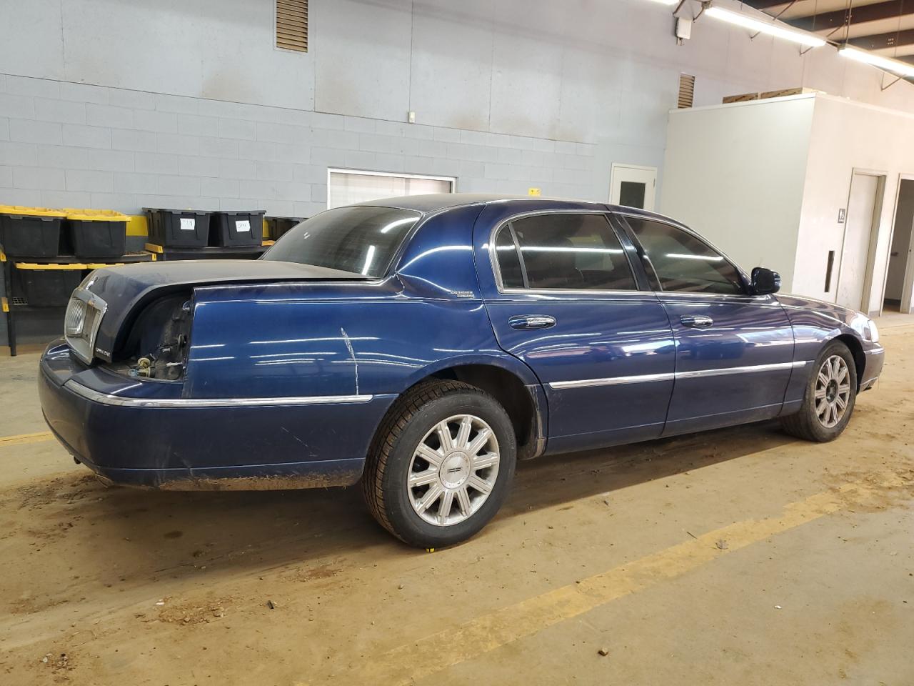 2007 Lincoln Town Car VIN 1LNHM82V37Y603742 Copart auction photo, all over / undercarriage damage thumbnail 3