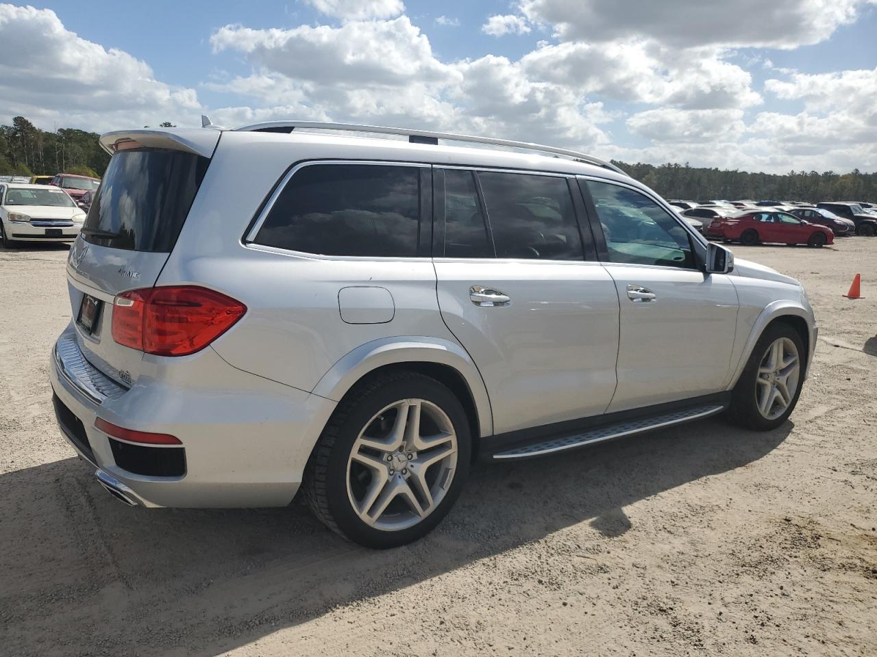 2015 Mercedes-Benz GL-klasse VIN 4JGDF7DE8FA566663 Copart auction photo, front end damage thumbnail 3