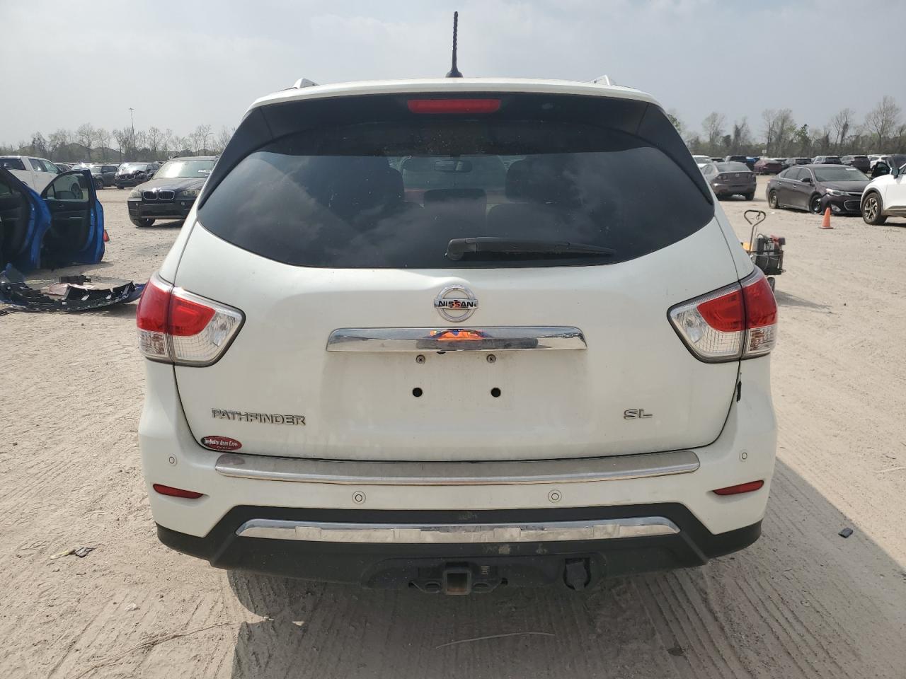 2015 Nissan Pathfinder VIN 5N1AR2MN4FC645328 Copart auction photo, front end / minor dent/scratches damage thumbnail 6