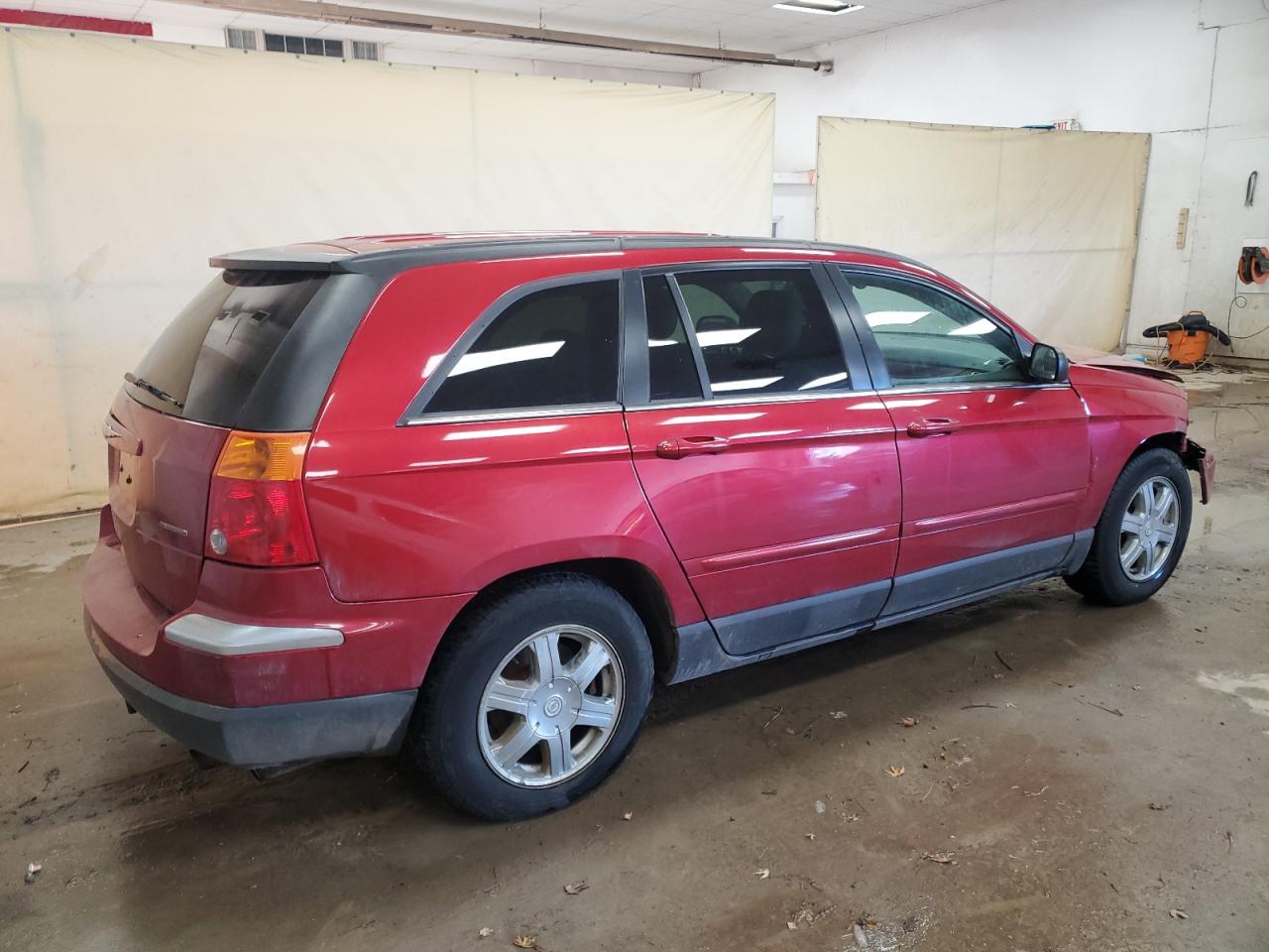 2004 Chrysler Pacifica VIN 2C8GF68494R619567 Copart auction photo, front end / minor dent/scratches damage thumbnail 3