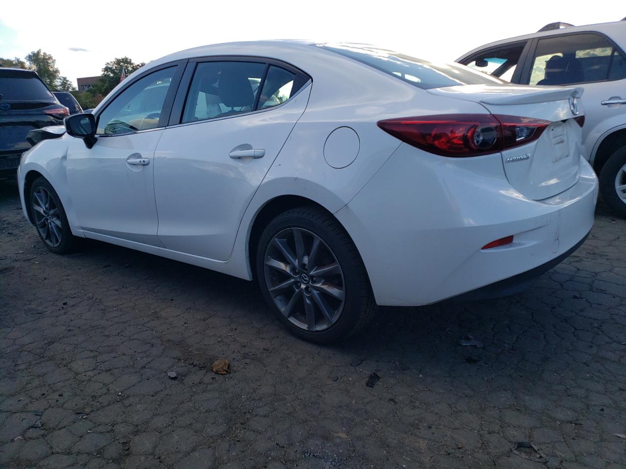 2018 Mazda 3 VIN 3MZBN1V33JM198667 Copart auction photo, front end / minor dent/scratches damage thumbnail 2
