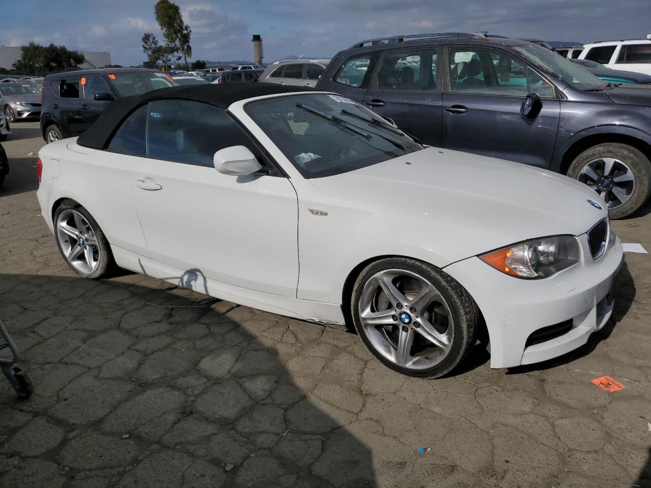 2011 BMW 1er VIN WBAUN7C56BVM25065 Copart auction photo, front end damage thumbnail 4