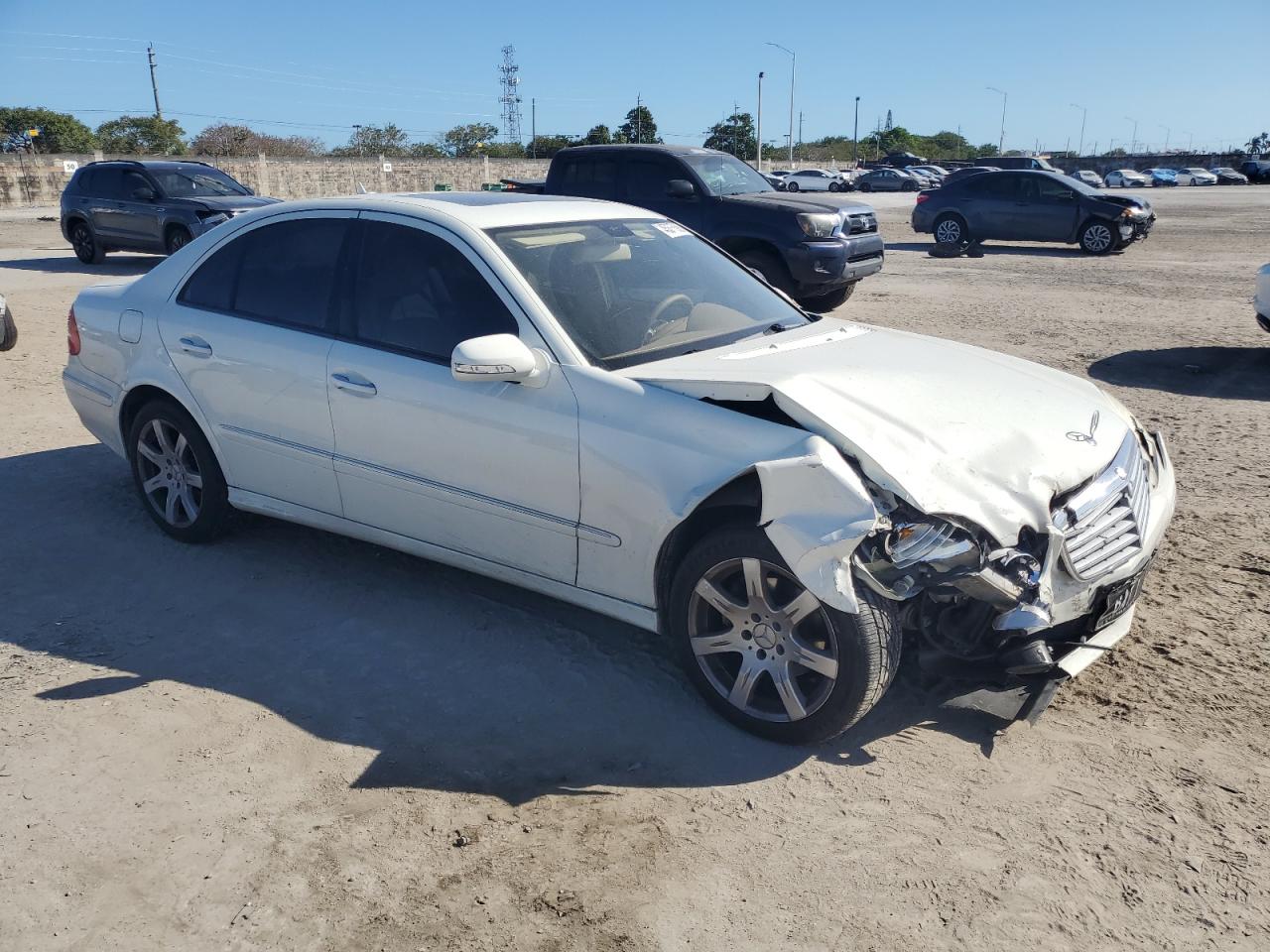 2007 Mercedes-Benz E-klasse VIN WDBUF56X37B084944 Copart auction photo, front end damage thumbnail 4