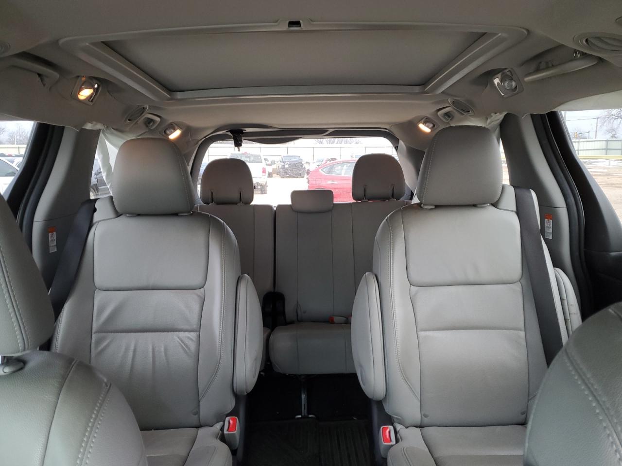 2017 Toyota Sienna VIN 5TDYZ3DC6HS866180 Copart auction photo, front end / minor dent/scratches damage thumbnail 10