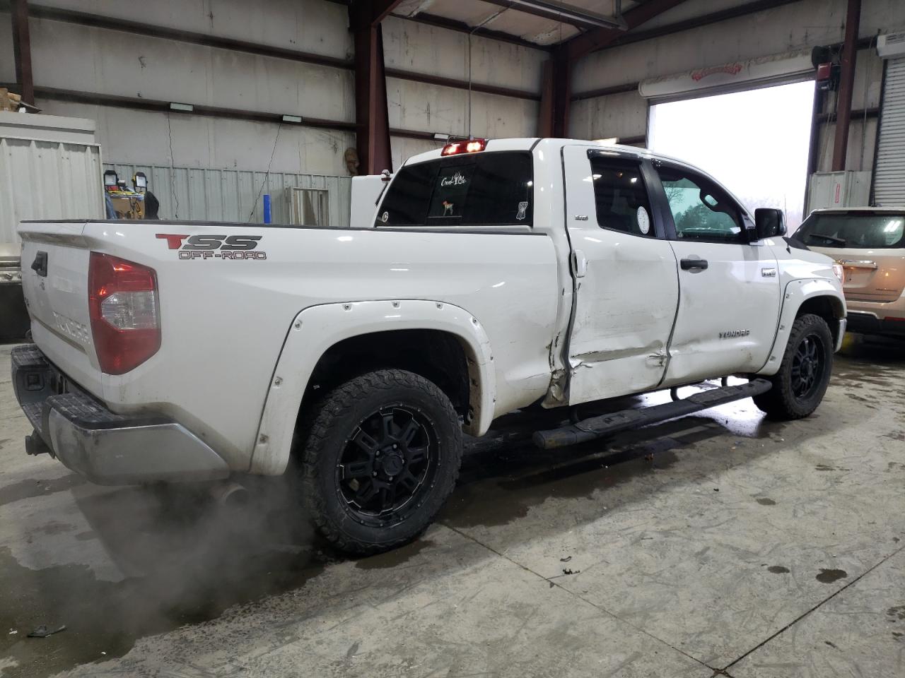 2016 Toyota Tundra VIN 5TFUW5F19GX515898 Copart auction photo, side damage thumbnail 3