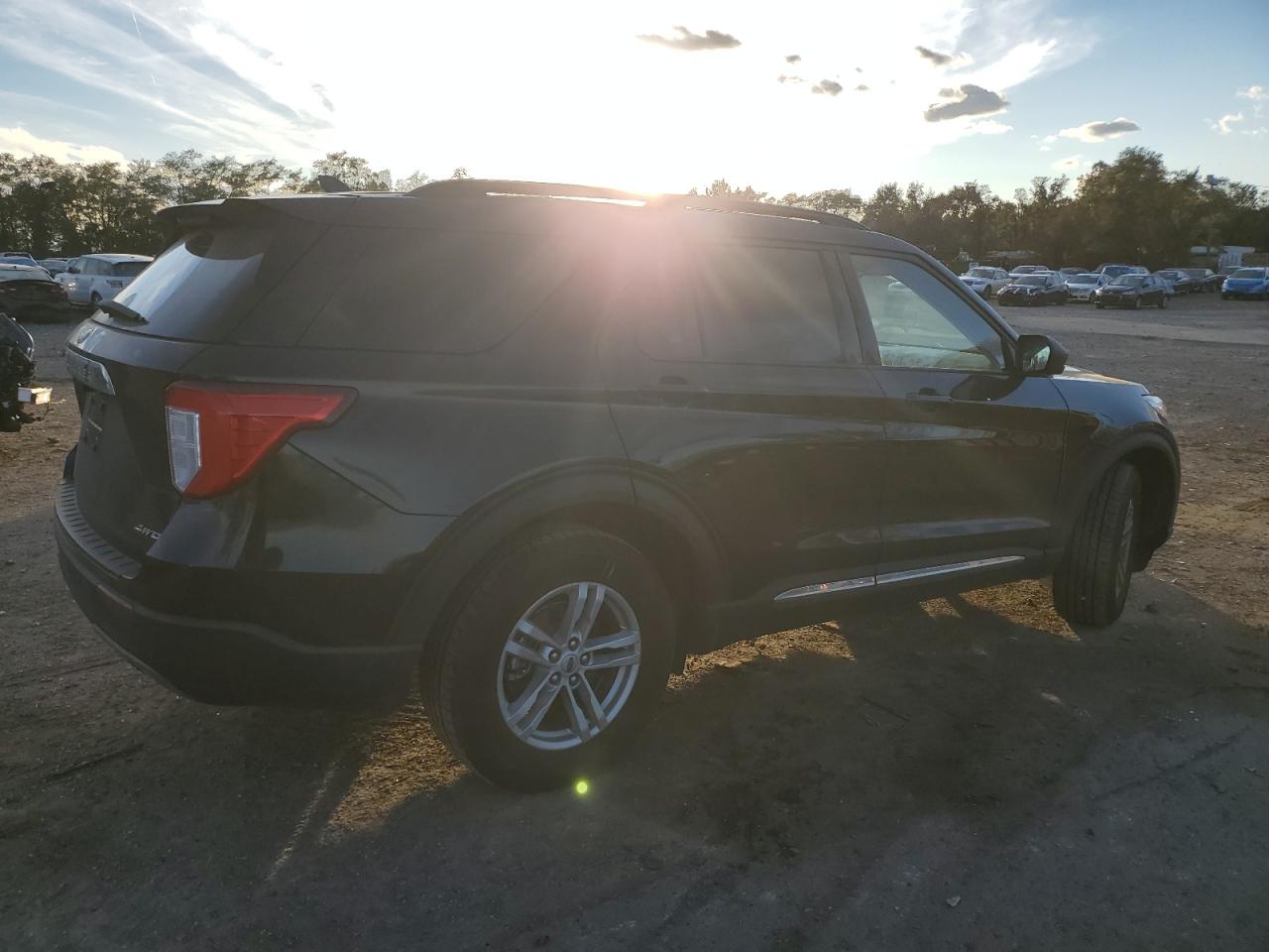 2021 Ford Explorer VIN 1FMSK8DH9MGA66878 Copart auction photo, front end / side damage thumbnail 3