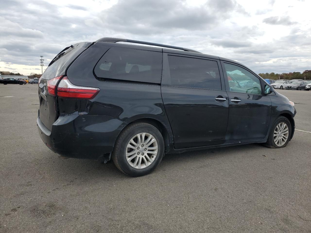 2017 Toyota Sienna VIN 5TDYZ3DC8HS888892 Copart auction photo, front end / rear end damage thumbnail 3