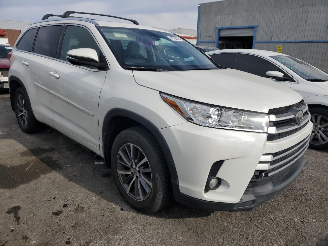 2017 Toyota Highlander VIN 5TDJZRFHXHS380727 Copart auction photo, mechanical damage thumbnail 4
