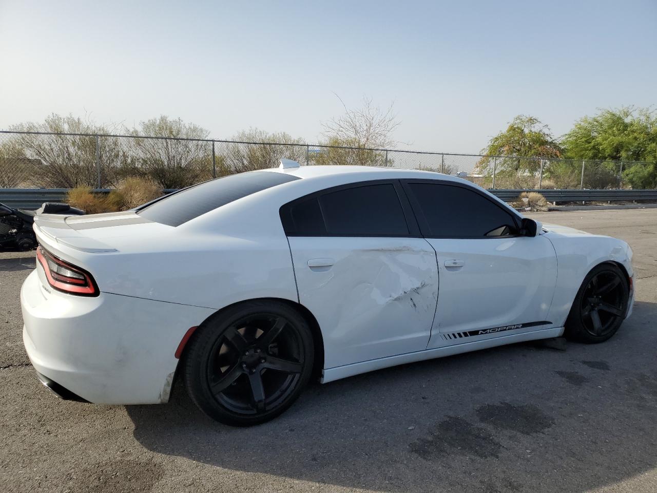 2015 Dodge Charger VIN 2C3CDXHG9FH863335 Copart auction photo, side / front end damage thumbnail 3