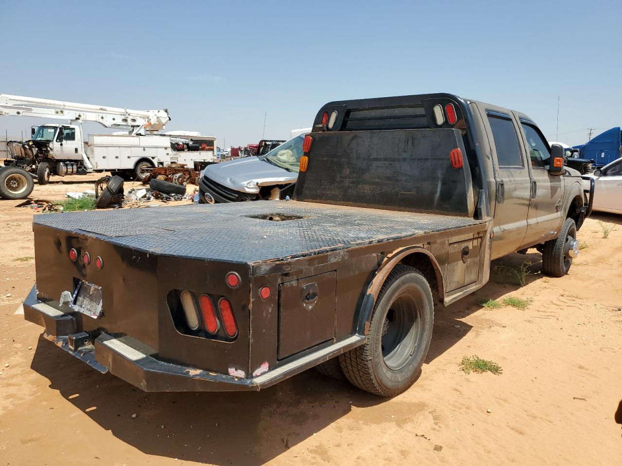2016 Ford F350 VIN 1FD8W3HT6GEA97926 Copart auction photo, vandalism damage thumbnail 3