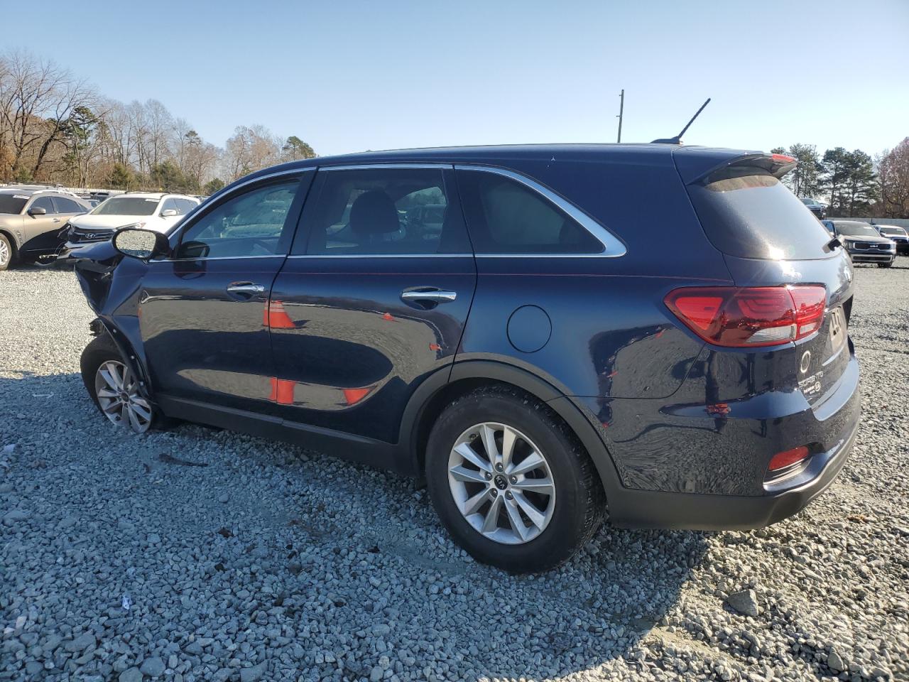 2019 KIA Sorento VIN 5XYPG4A59KG495369 Copart auction photo, front end / side damage thumbnail 2