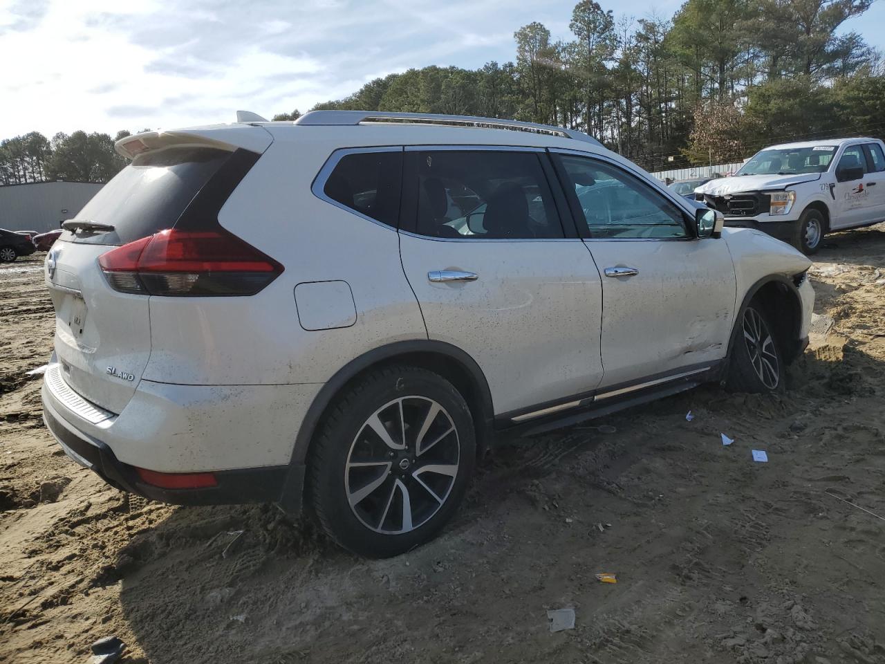 2017 Nissan Rogue VIN JN8AT2MV0HW284451 Copart auction photo, front end / minor dent/scratches damage thumbnail 3