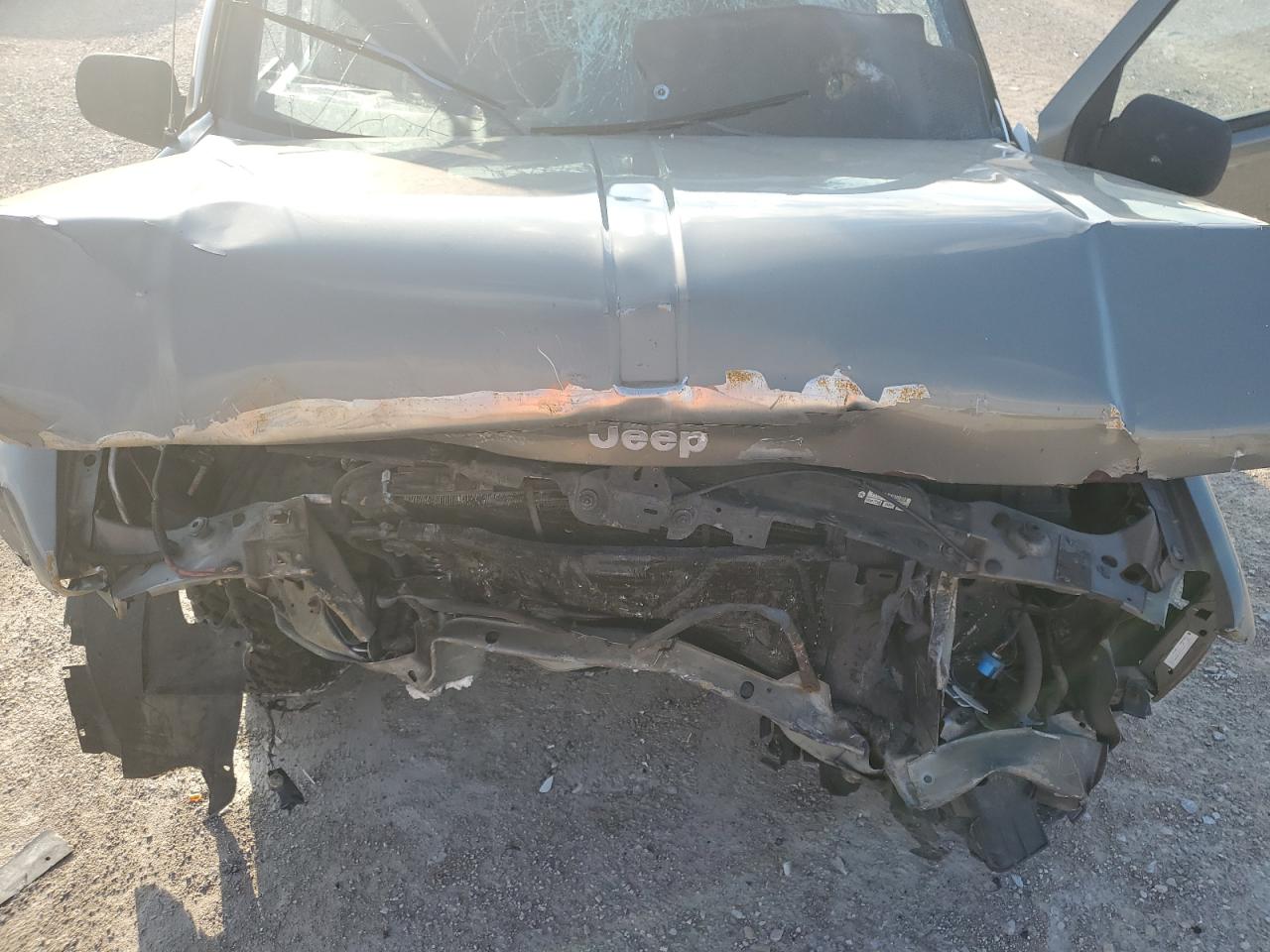 1998 Jeep Grand Cherokee VIN 1J4GZ48S2WC255218 Copart auction photo, all over damage thumbnail 11