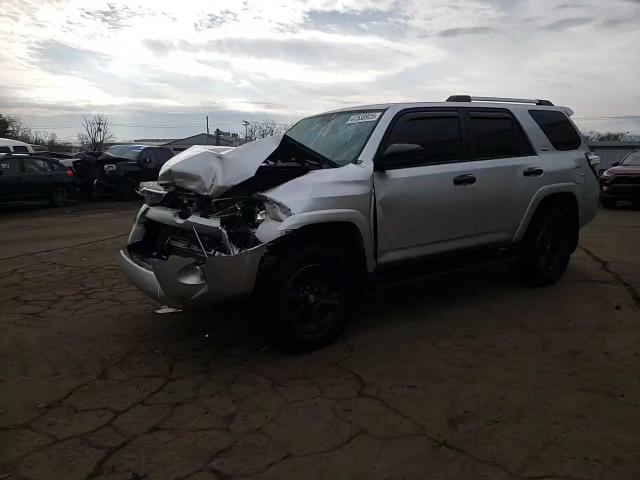 2019 Toyota 4Runner VIN JTEBU5JR4K5681367 Copart auction photo, front end / minor dent/scratches damage thumbnail 14