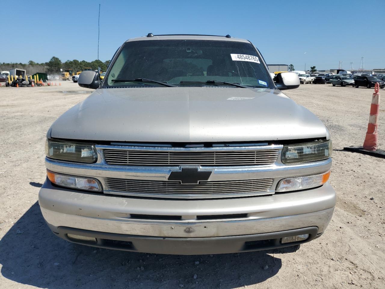 2004 Chevrolet Suburban VIN 3GNEC16Z74G321096 Copart auction photo, side / minor dent/scratches damage thumbnail 5
